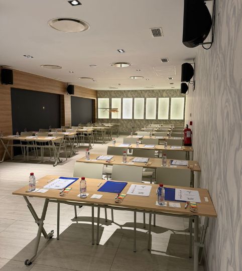 Aula preparada para simulacro presencial de Ayudantes de Instituciones Penitenciarias