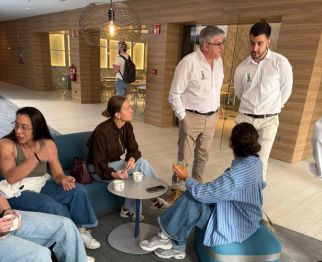 Alumnos de MetaPrisiones durante el descanso del simulacro presencial