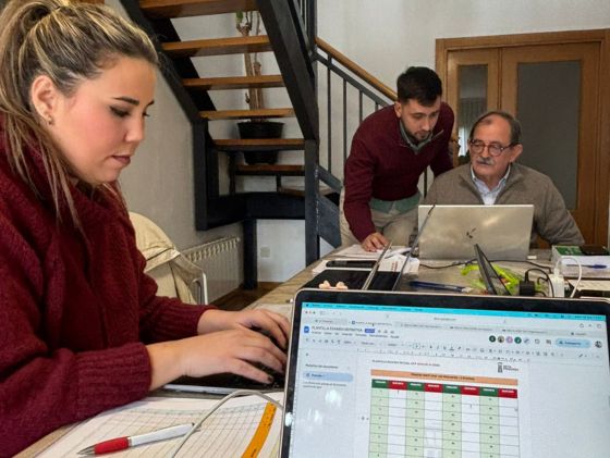 Alumno siguiendo metodología de estudio